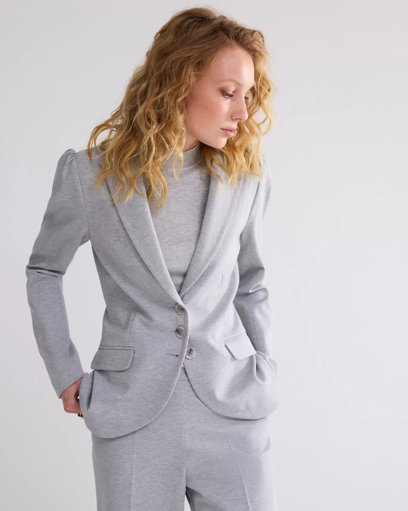 blazer_met_pofmouwen_115720.webp Summum Blazers & Jasjes<Blazer met pofmouwen