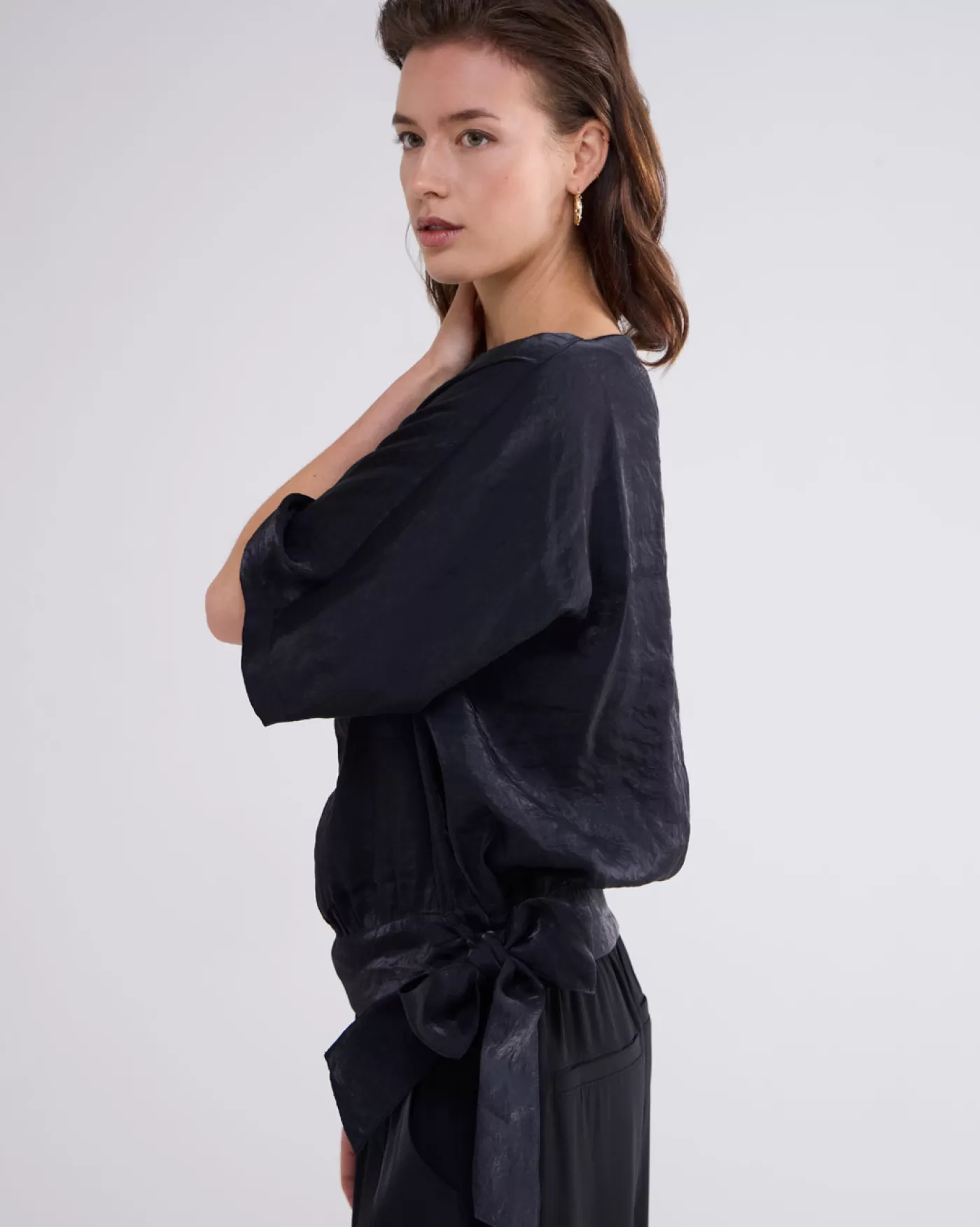 glanzende_top_met_ceintuur_119181.webp Summum Tops & T-Shirts<Glanzende top met ceintuur