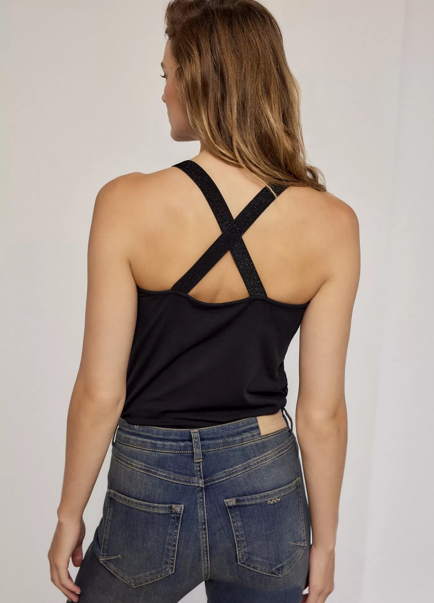 luxury_basic_singlettop_met_gekruiste_schouderbanden_114453.webp Summum Basics | Tops & T-Shirts<Luxury Basic singlettop met gekruiste schouderbanden