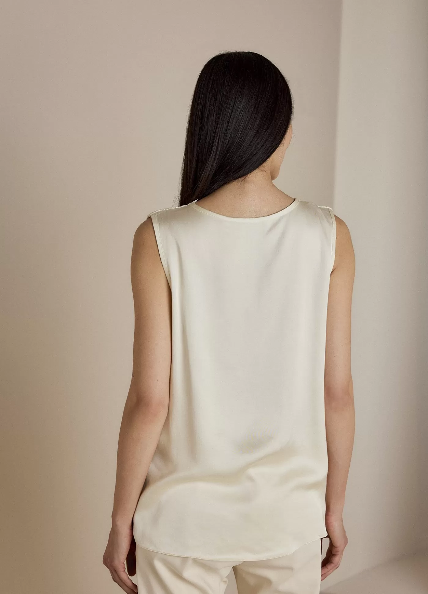 satijnen_top_met_kant_114334.webp Summum Basics | Tops & T-Shirts<Satijnen top met kant