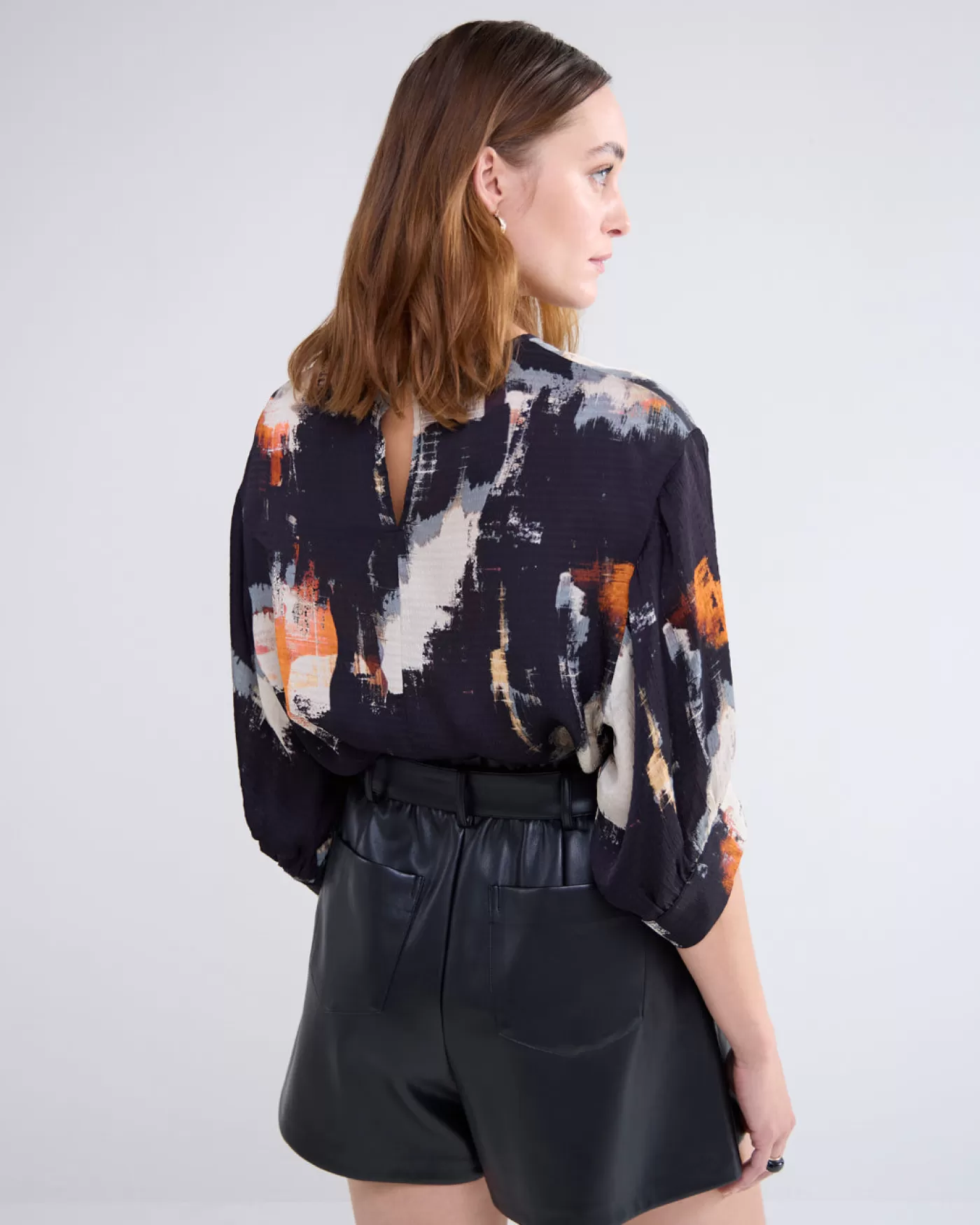 top_met_split_en_wijde_mouwen_118135.webp Summum Tops & T-Shirts<Top met split en wijde mouwen